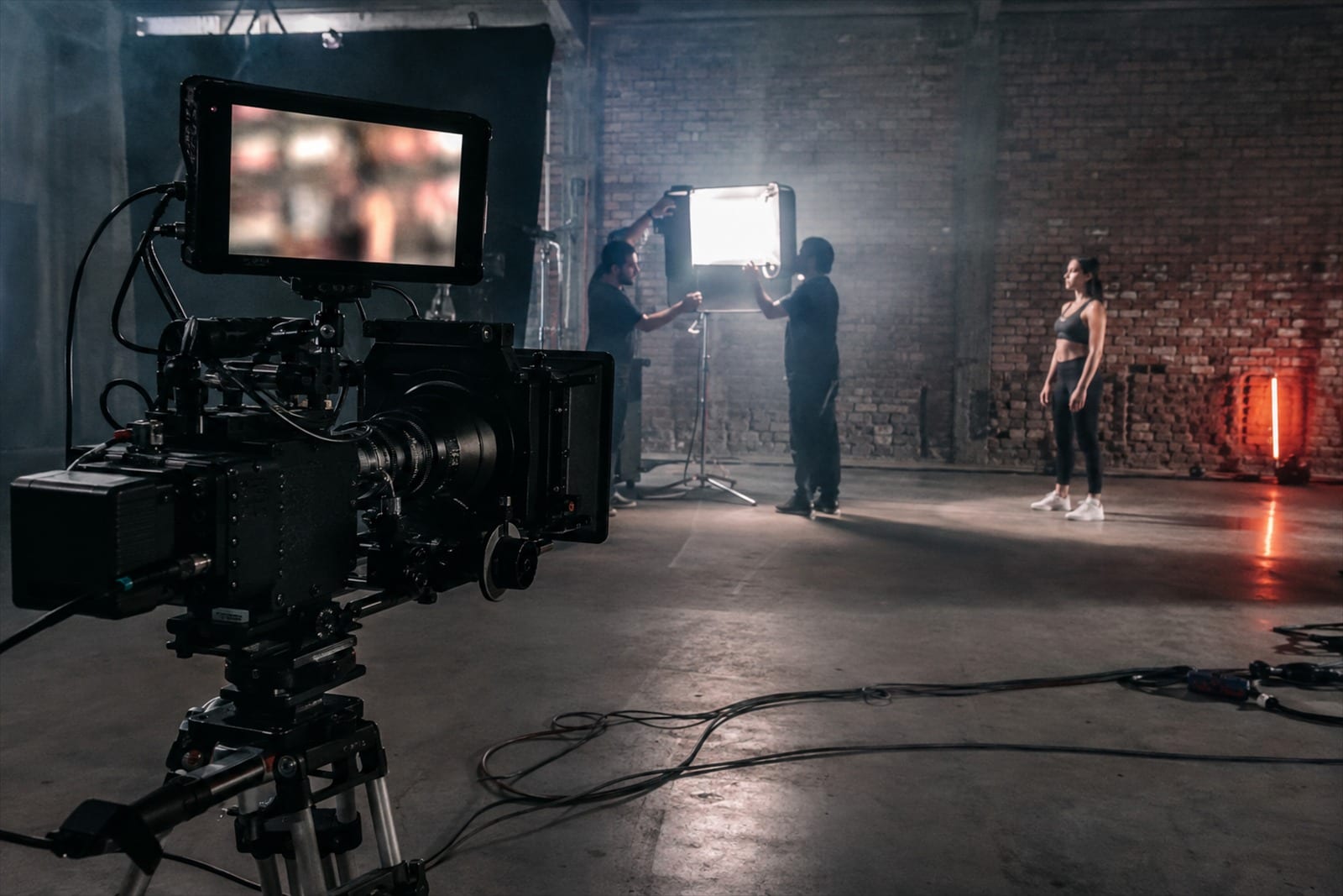 Rodaje de spot publicitario con camara de cine e iluminacion de set